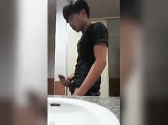 Big dick, nice body and hot shirt, he cums at the public bathroom sink (looped once)