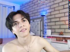 sexy hot twink solo show home blcos cam tube