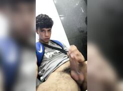 Hot Arabic boy cums