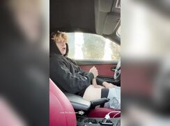 Valentin jerks off in the car