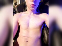 Hot guy jerking in the basement