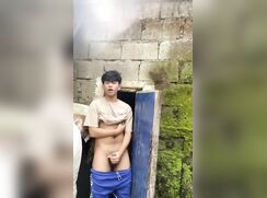 A vape and a jerk outside
