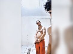 Latino pai e filho hétero na Cam mostram a pica por dinheiro Straight dad son show