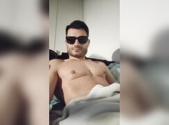 Hétero italiano no final mostra a pica
