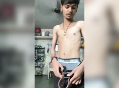 Young indiano guy wank