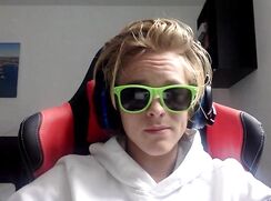 (MC) 19yo first time on cam