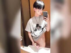 20 yo chinese twink likes jerking off