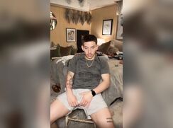 Cute twink diggin up that DL boy cunt