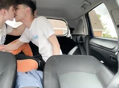 Zayne Bright and Cody Viper fuck in the back of the car