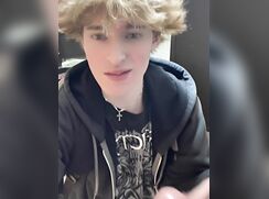 Hot Twink serves BBC cam sex videos