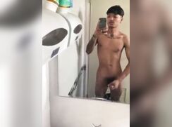 Quick selfie when no one‘s home