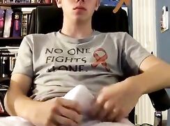 twink jerks off and shoots his cum