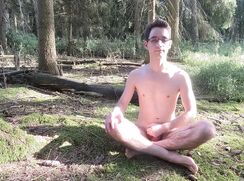 # AHC - Cumshot on moss