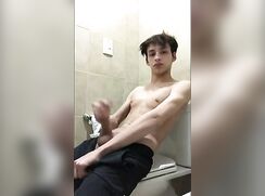 teen twink jerking off and shooting big load