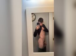Sexy twink showing himself naked.