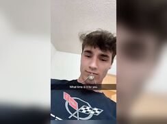 Huge Buff Hunk Shows Big Dick Off