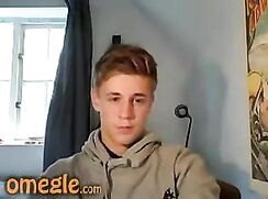 Blond Enjoys Omegle Wank