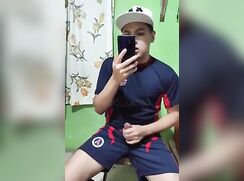 Fit guy cums a lot on mirror