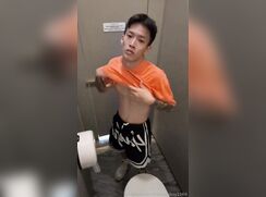 Haohaoboy1069 public toilet wank
