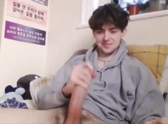 HANDSOME BIG COCK TWINK