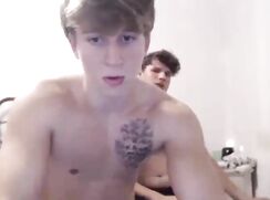 a peine  18 ans et deja chaud de la bite