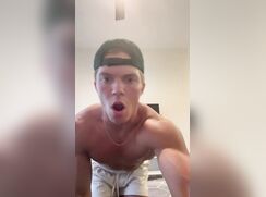 Dude with a small cock does a workout