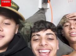Amigos juntos na Cam mostrando a pica