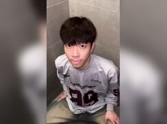 Japanese twinks cruise the public toilets