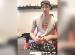 Bi guy with big cock on cam