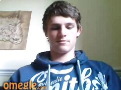 Uncut Twunk Cums Into His Hand On Omegle