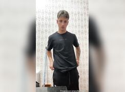 Menino colombiano exibicionista