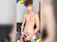 # HTW - Curly-haired twink sperm på sorte boxseshots
