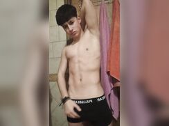 Hottie twink italian jerking