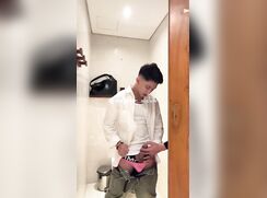 Seven - Fucking in the toilet again