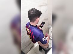 Latino Straight soccer boy jerk and cum at bathroom rapaz hétero punheta no banheiro