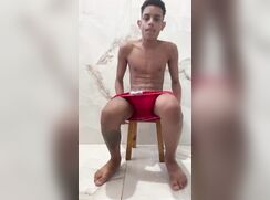 Novinho Victor masturbando