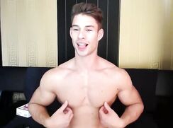 Sexy muscle camboy cums