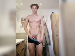18yo big dick hungarian strips in his bathroom