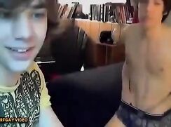 Vintage amateur webcam: Yank boys do everything!