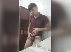 Punheta de menino novinho