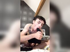 Fag exposing himself