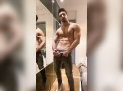 Italian muscle sexy boy cums