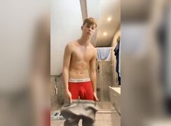 British hunk looking for a Milf
