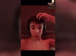 18 year old faps with someone online