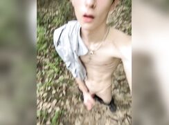 cute brunette dude risky outside cumming bate