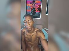 Masturbação com Gozada de um jovem garoto