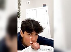 Twin Twinks Give a BJ