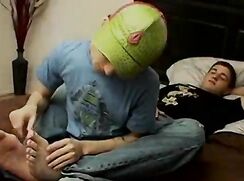 if you like feet skater play