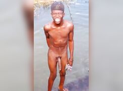 Hung Haitian Lad bathes in lake