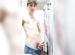 Italian straight twink jerking
